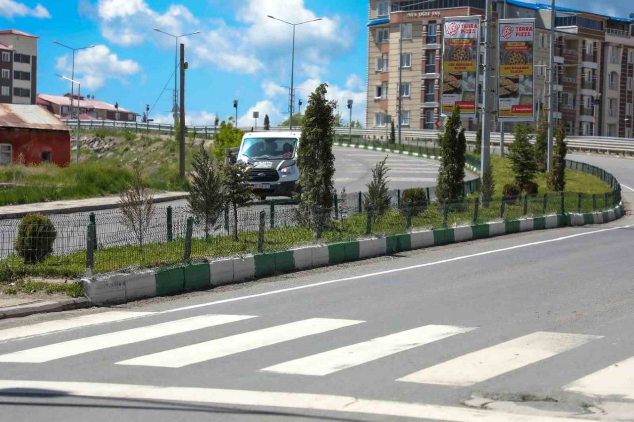 Kars’ta refüjler yeşilleniyor