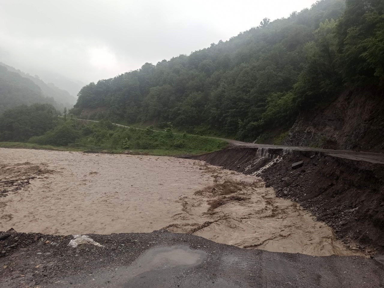 Bozkurt’ta şiddetli yağışlar sebebiyle okullar tatil edildi