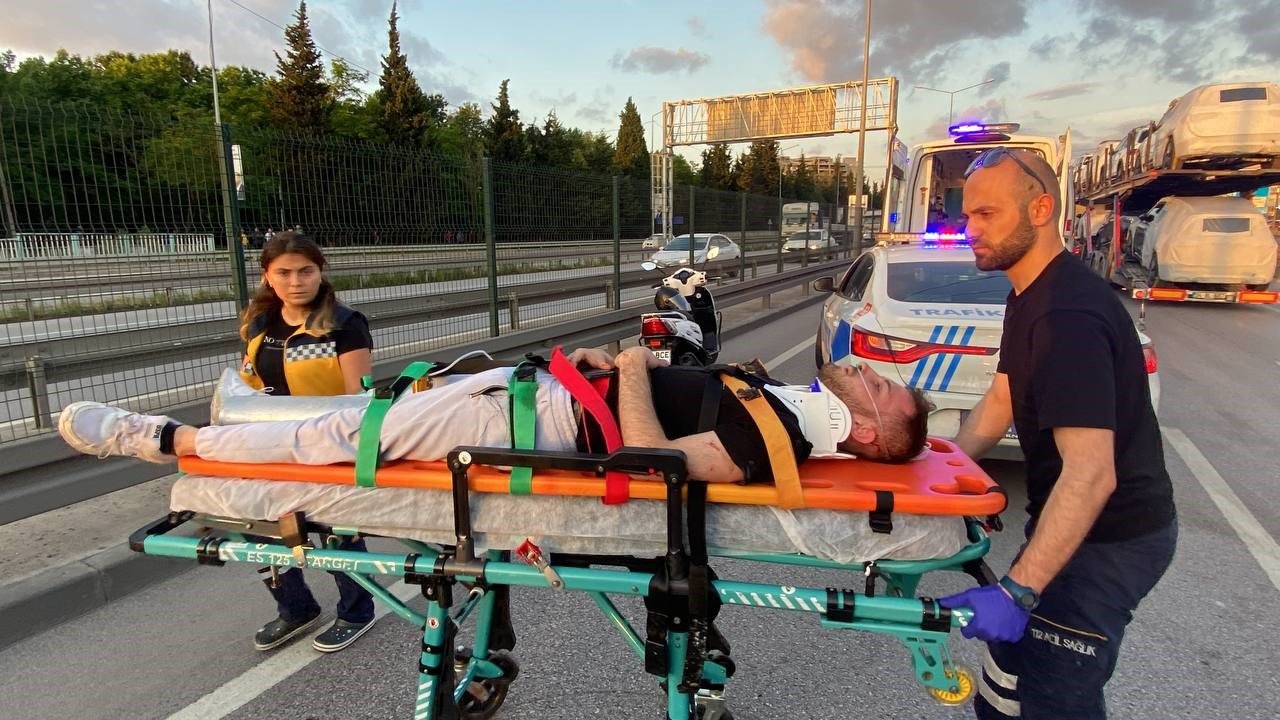 Paramparça olan otomobilden yaralı kurtuldu