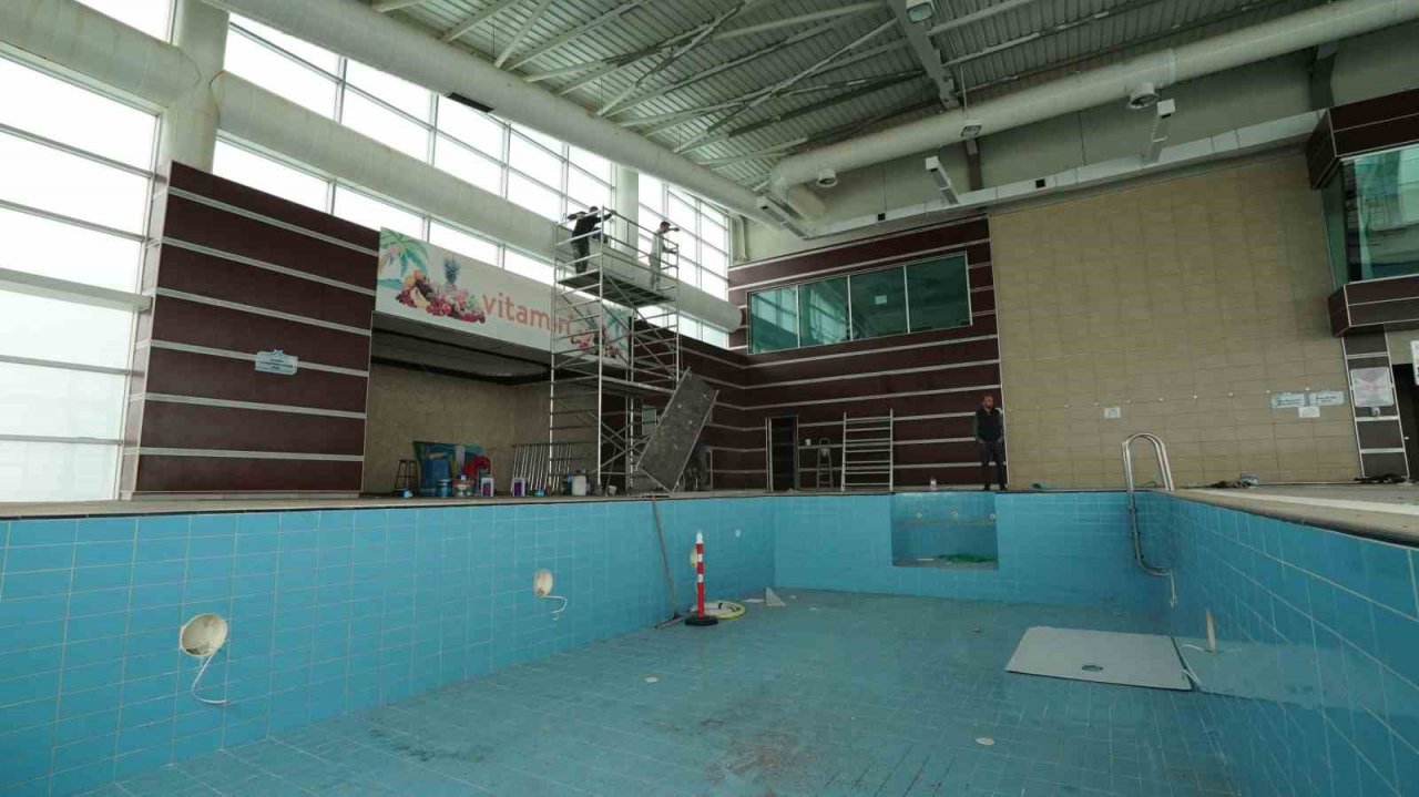 Meram Belediyesi Berlika Parkı içerisindeki spor tesisini baştan sona yeniliyor