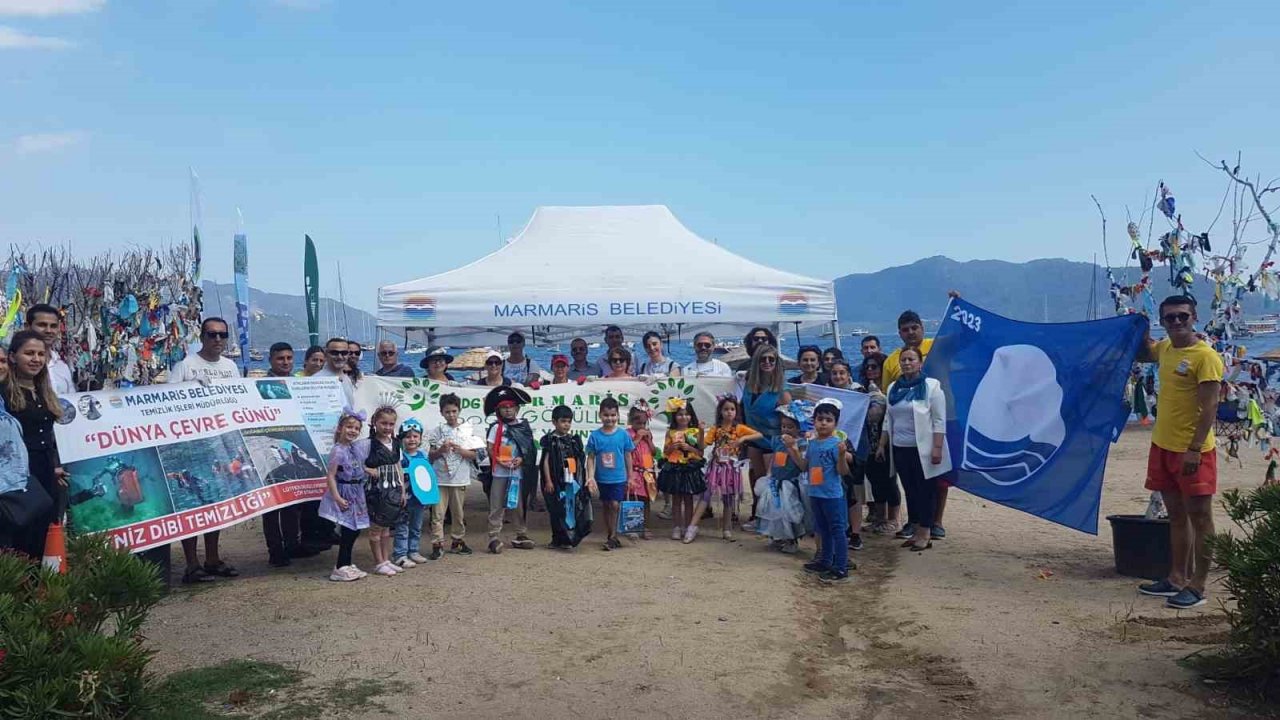 Marmaris’te plajlar temizlendi, mavi bayrak asıldı