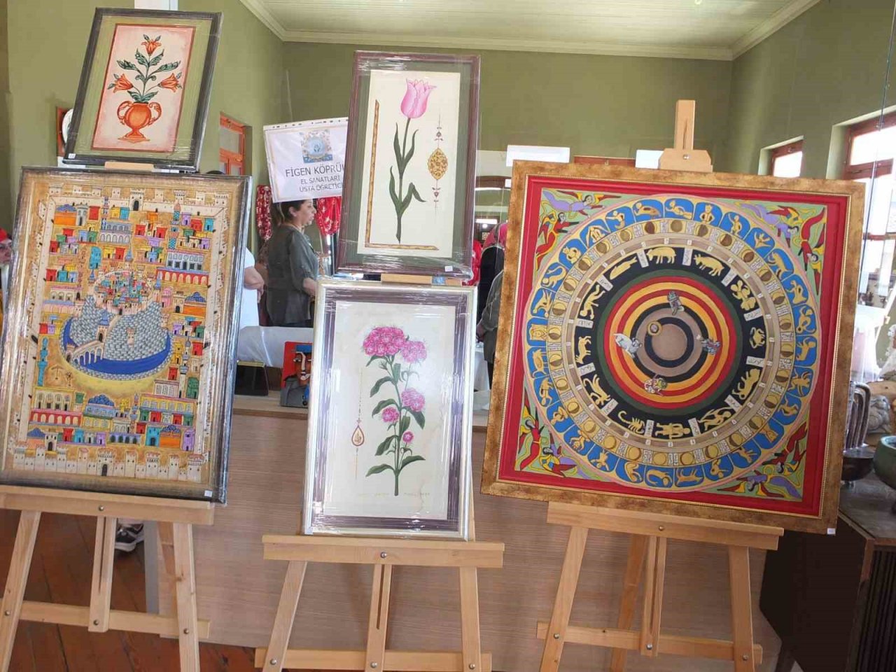 Burhaniye’de minyatürler göz kamaştırdı