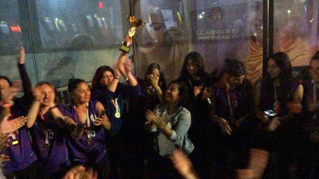 Menteşe Spor Lisesi Kız Hokey takımı Türkiye şampiyonu oldu