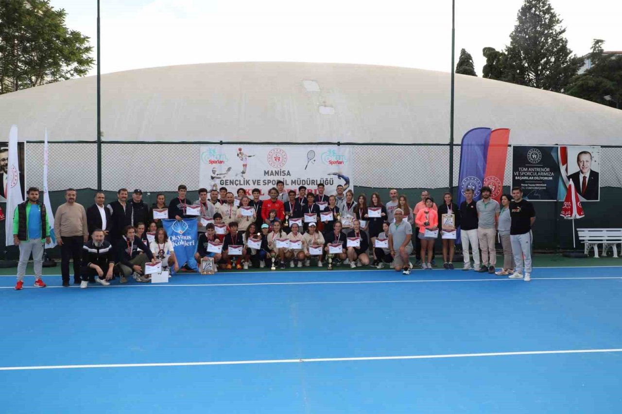 Manisa’da yapılan Okul Sporları Tenis Türkiye Şampiyonası sona erdi