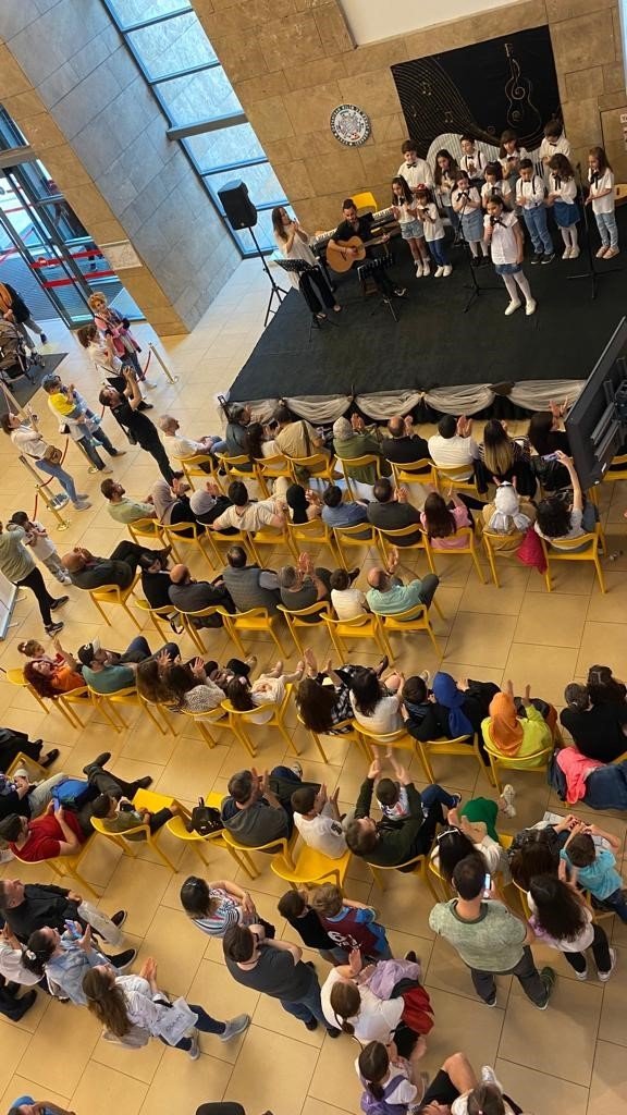 Forum Trabzon’da yıl sonu korusu sergilendi