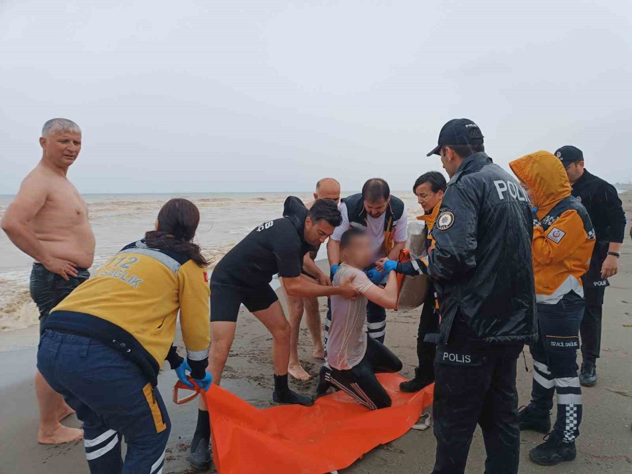 Karadeniz’de can pazarı: İskeleden denize düşen 16 yaşındaki çocuk sağ kurtarıldı