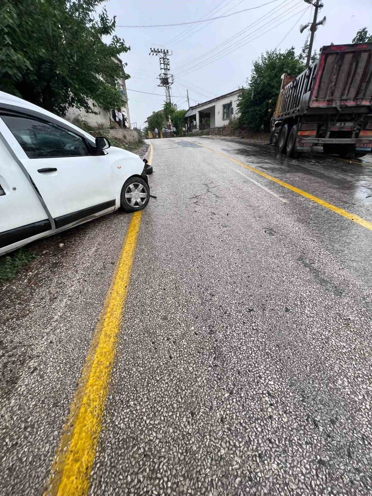 Seydikemer’de trafik kazasında 2 kişi yaralandı