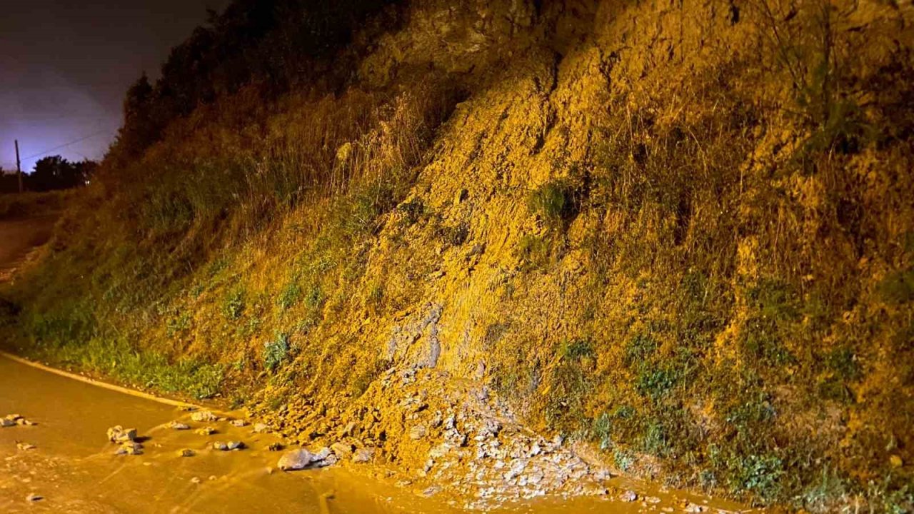 Sinop’ta sağanak yağış, heyelanlara neden oldu