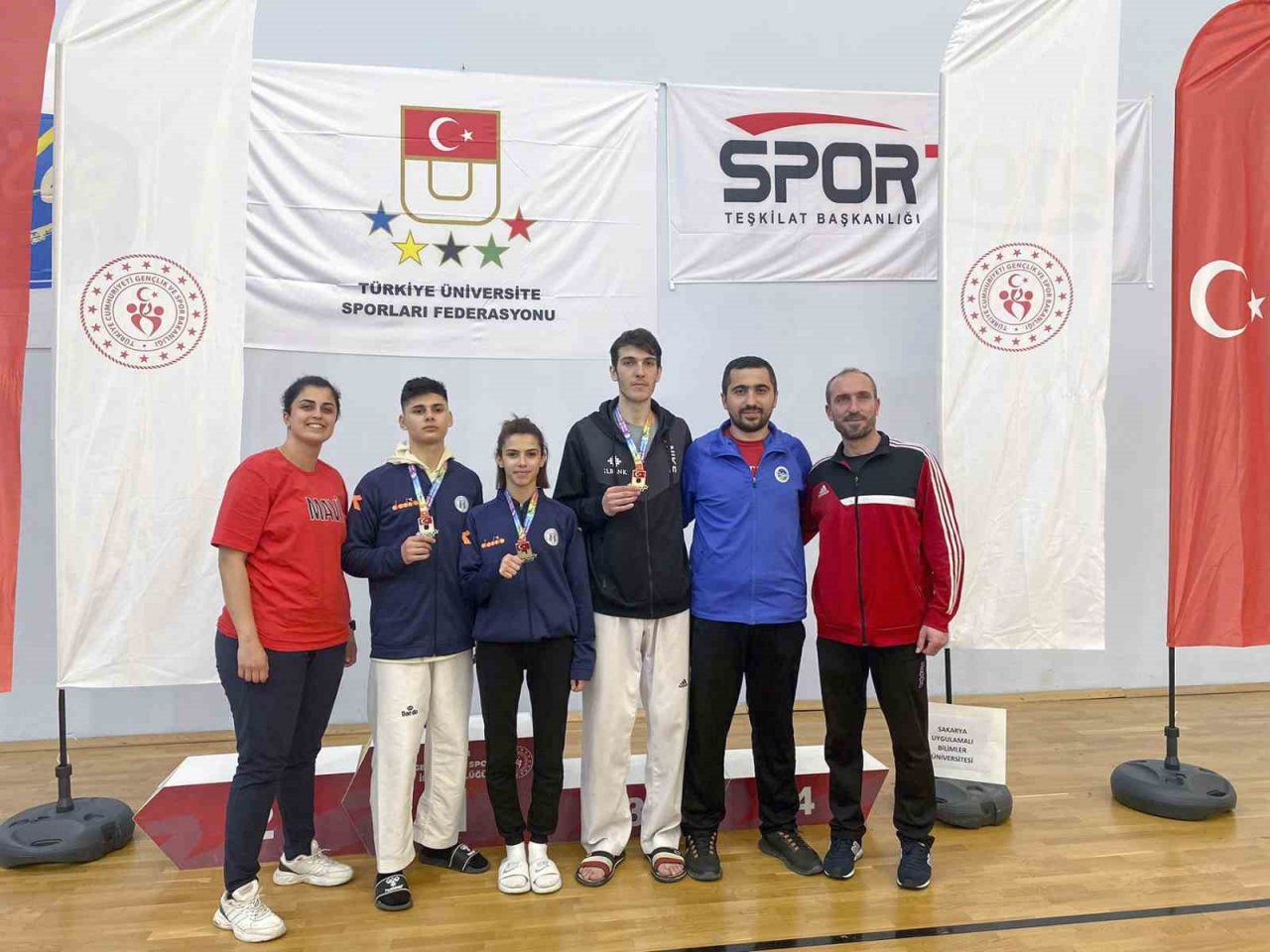 SUBÜ’den tekvandoda 3 madalya 1 kupa