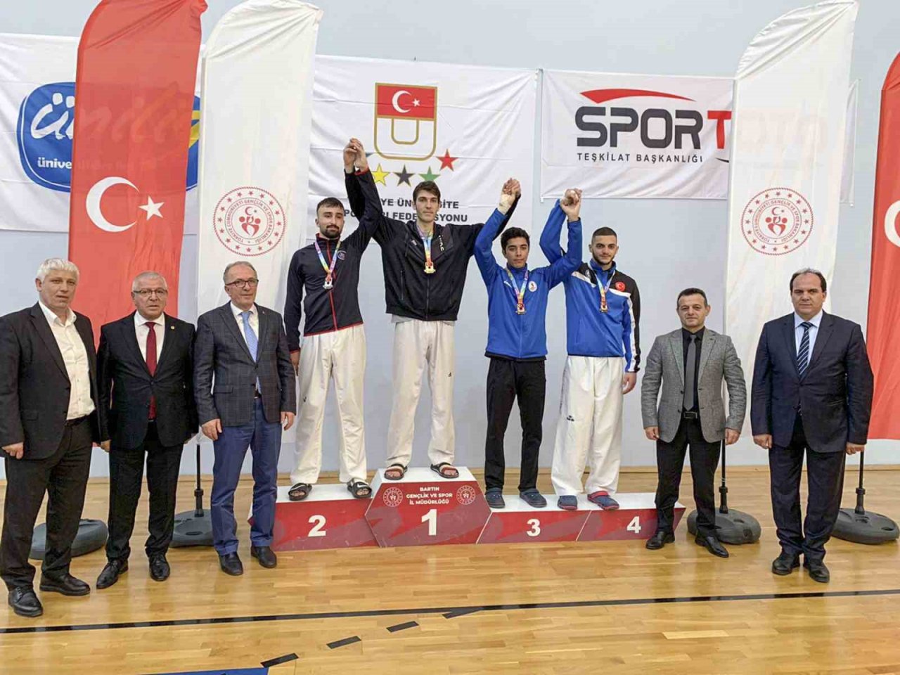 SUBÜ’den tekvandoda 3 madalya 1 kupa