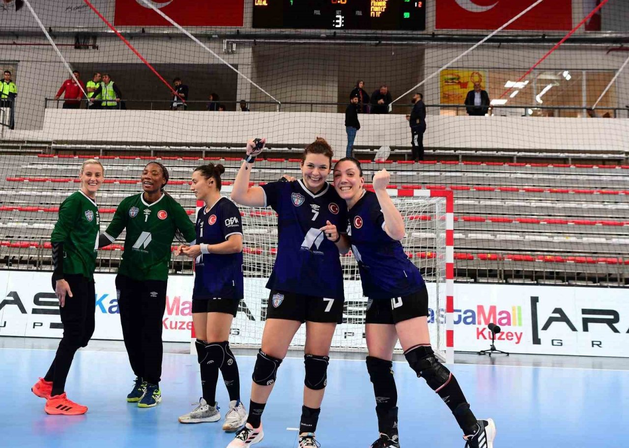 Mavi Kelebeklerden lig şampiyonluğu yolunda önemli adım