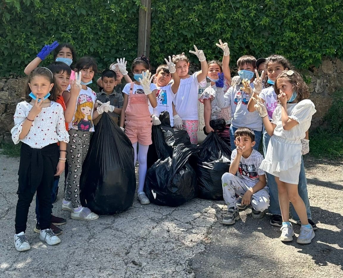 Tunceli’de minik eller çevreyi temizledi