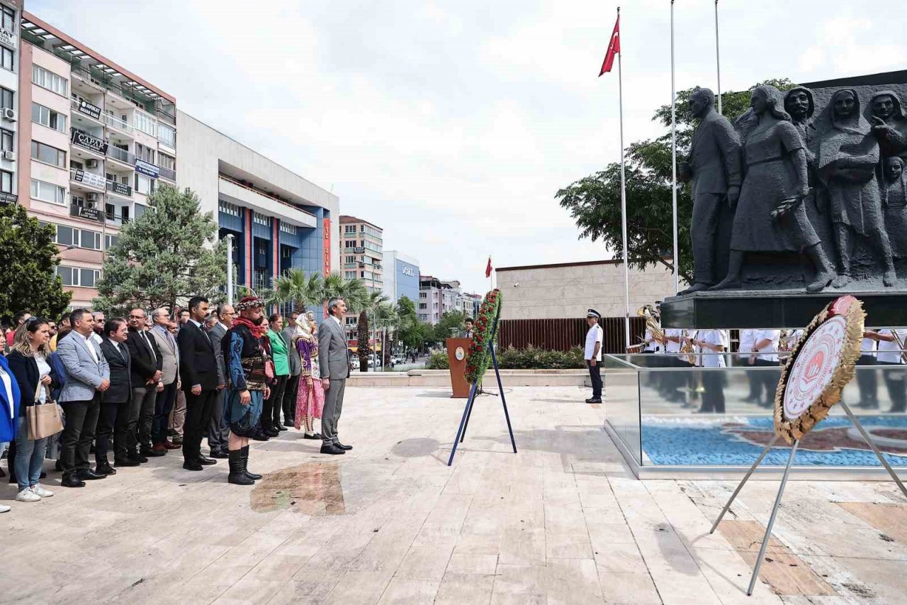Büyükşehir Denizlililere binlerce fesleğen dağıttı