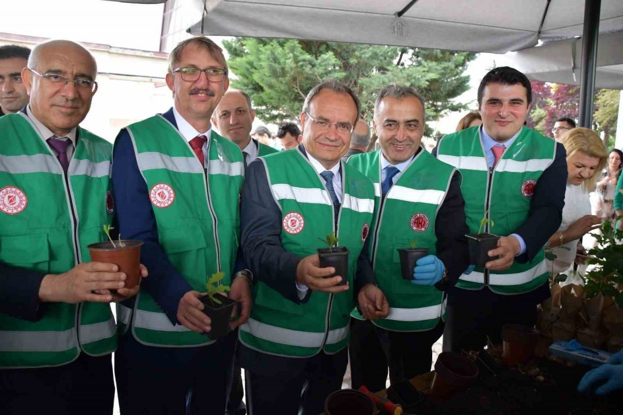 TKİ personeli 1957 Hatıra Ormanı Projesi vesilesiyle bir araya geldi