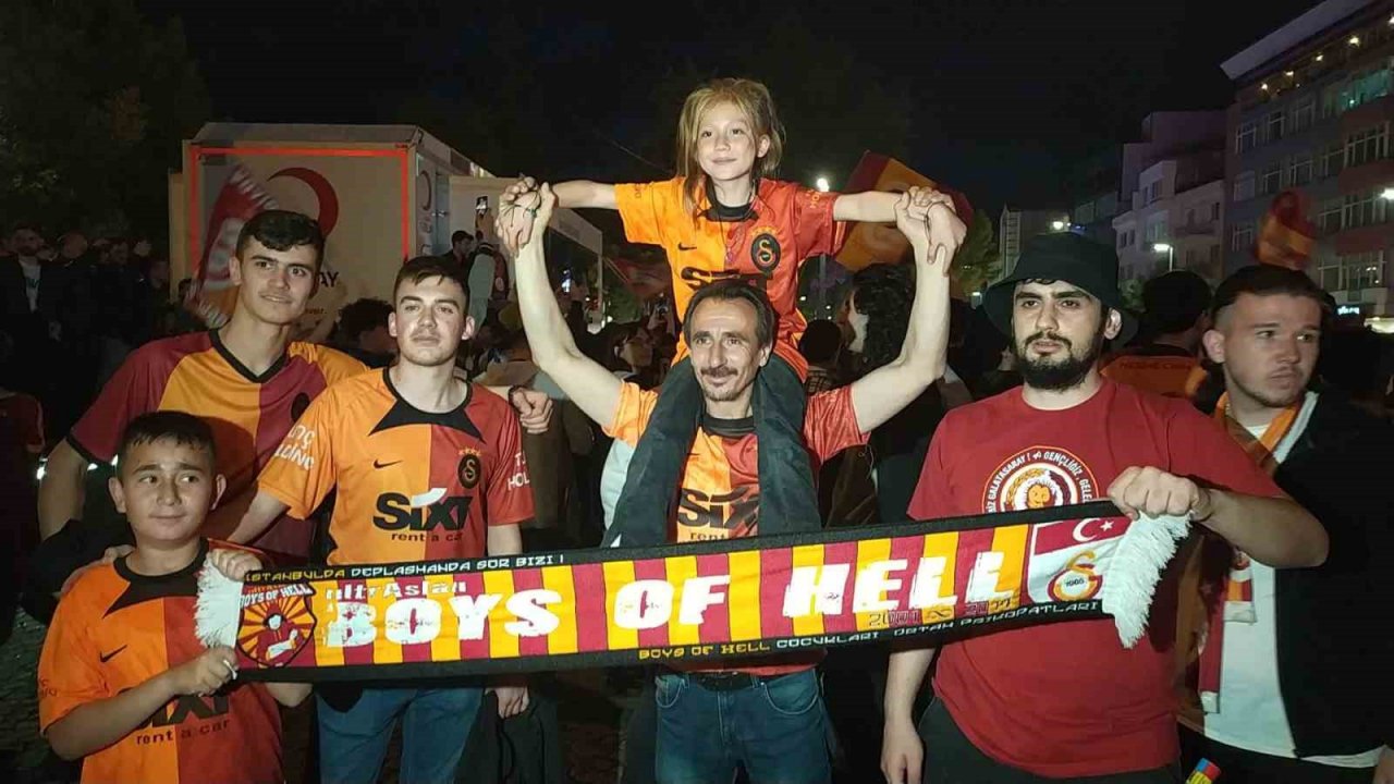 Şampiyonluk kutlamasında sürpriz evlilik teklifi