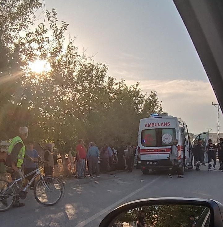 İki otomobil çarpıştı: 2 yaralı