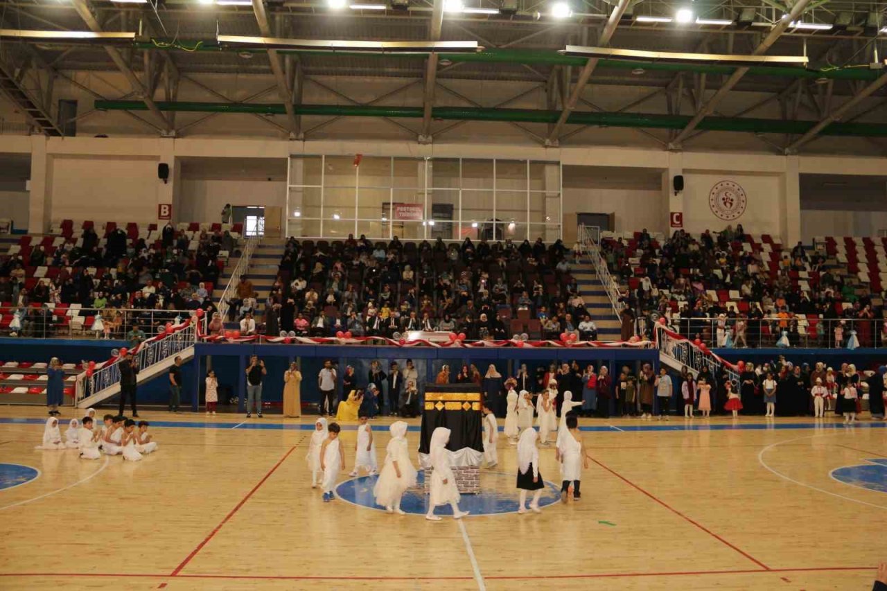 Ağrılı minikler yıl sonu etkinliğinde buluştu