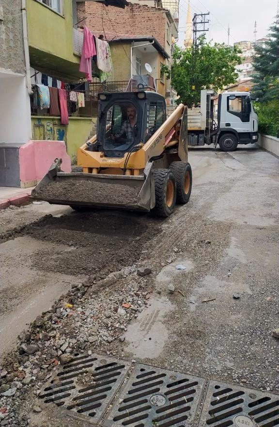 Yenimahalle’de kuvvetli sağanak mesaisi