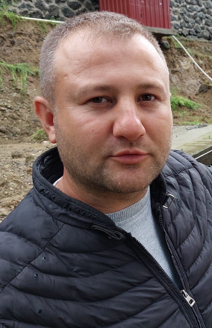 Samsun’da sel sularından kaçma anı kamerada