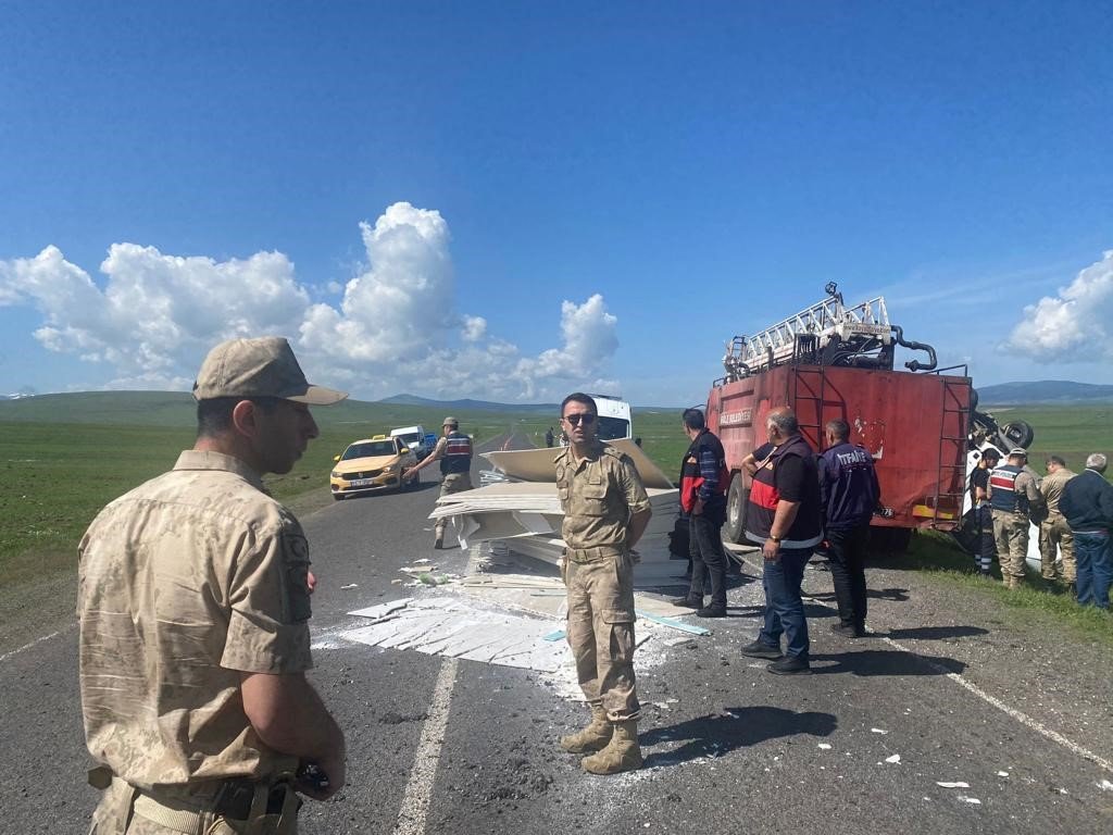 Ardahan’da trafik kazası: 1 ölü, 2 yaralı