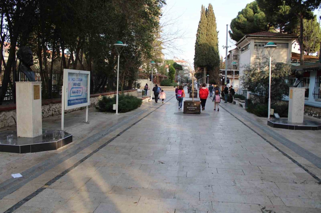 Bu sokak sanat kokuyor