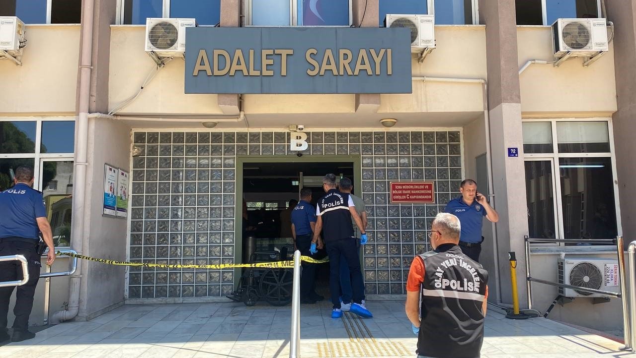 Adliye’de bıçaklı kavga: 1 ağır yaralı