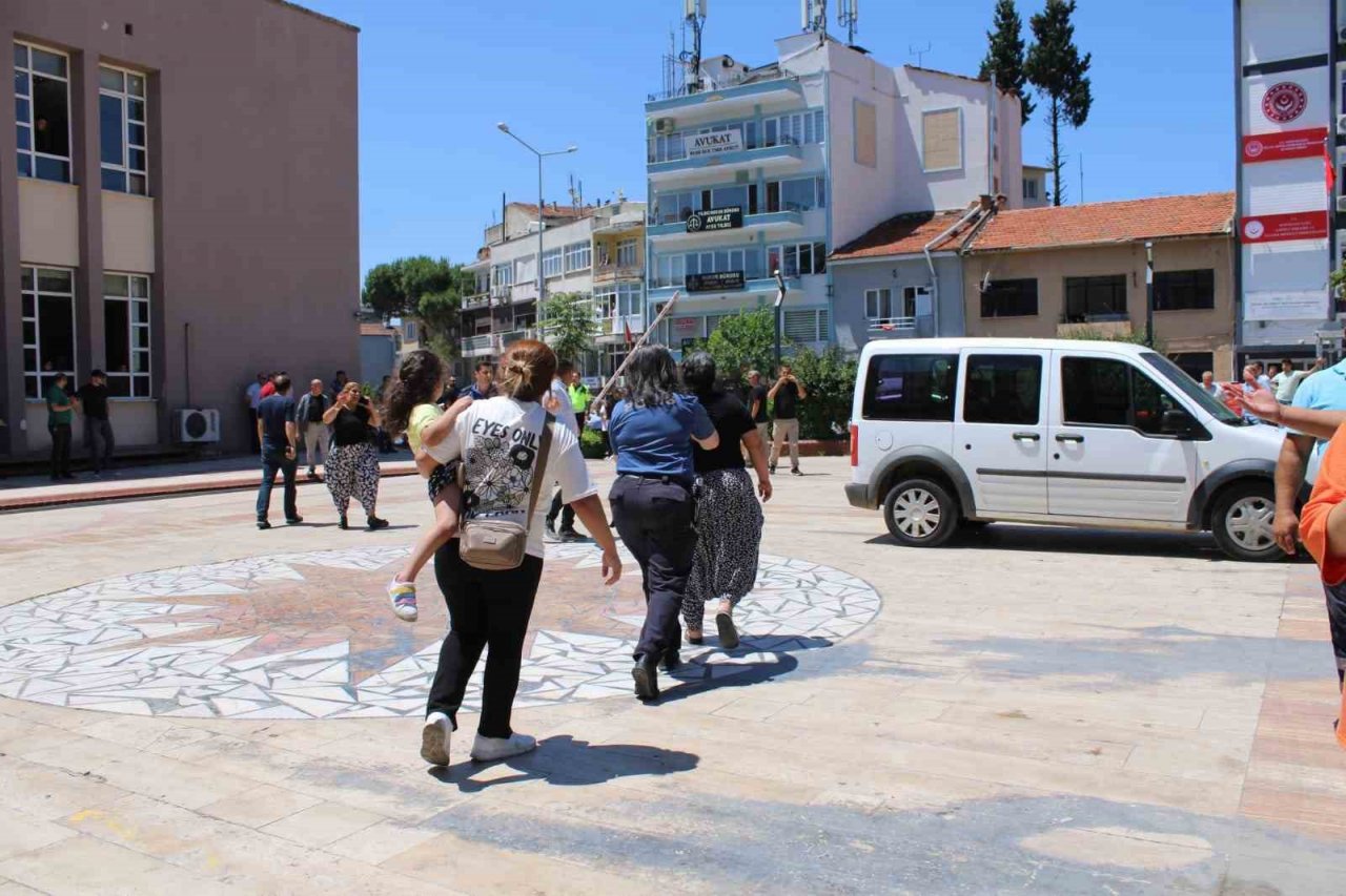 Adliye’de bıçaklı kavga: 1 ağır yaralı