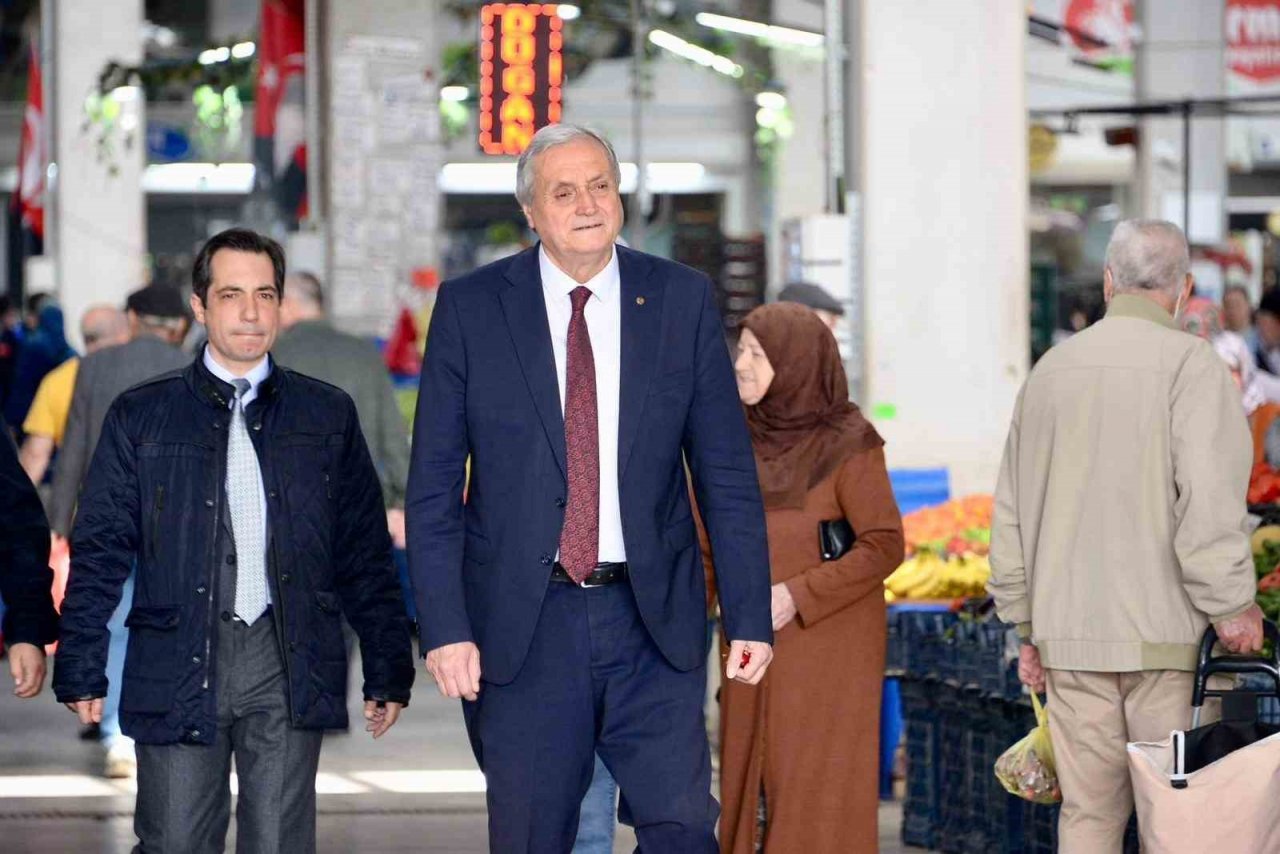 Başkan Bakkalcıoğlu, Kapalı Pazarda hemşehrileri ile bir araya geldi