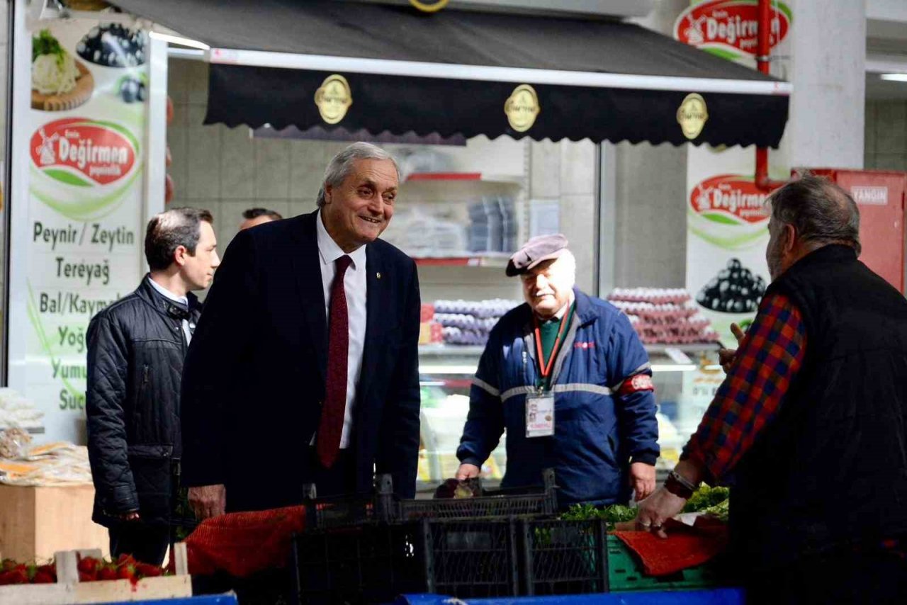 Başkan Bakkalcıoğlu, Kapalı Pazarda hemşehrileri ile bir araya geldi