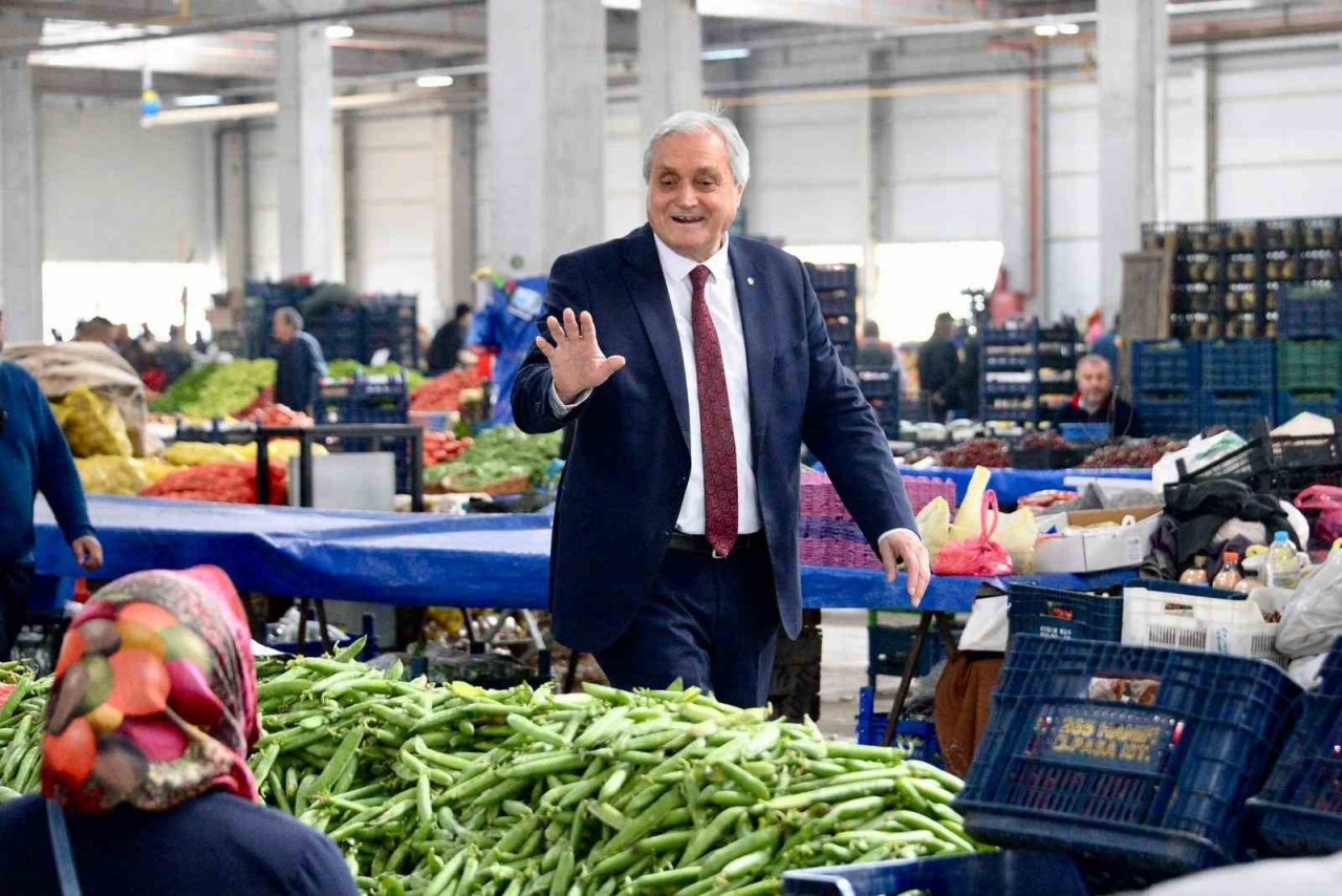 Başkan Bakkalcıoğlu, Kapalı Pazarda hemşehrileri ile bir araya geldi