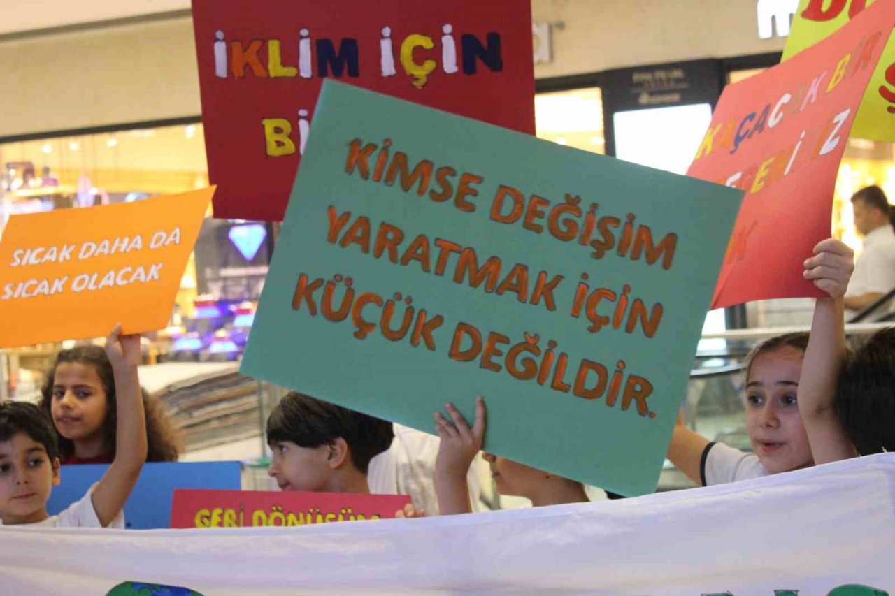 Çevre Haftası’nda minik çocuklardan ‘farkındalık eylemi’