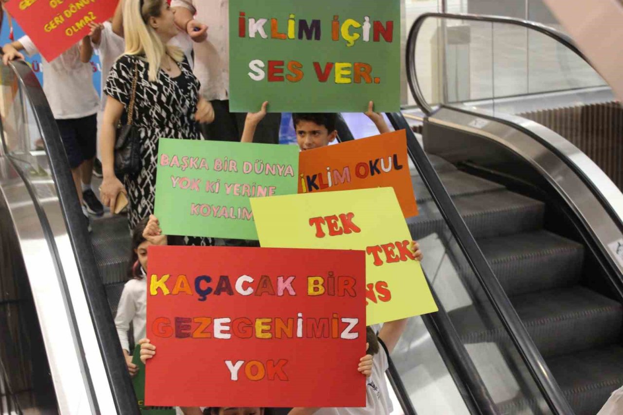 Çevre Haftası’nda minik çocuklardan ‘farkındalık eylemi’