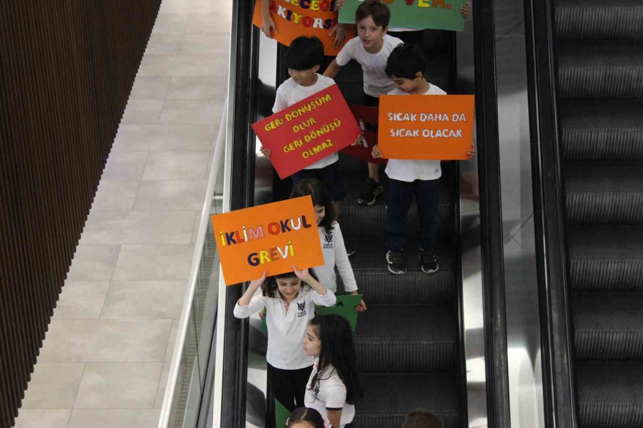 Çevre Haftası’nda minik çocuklardan ‘farkındalık eylemi’