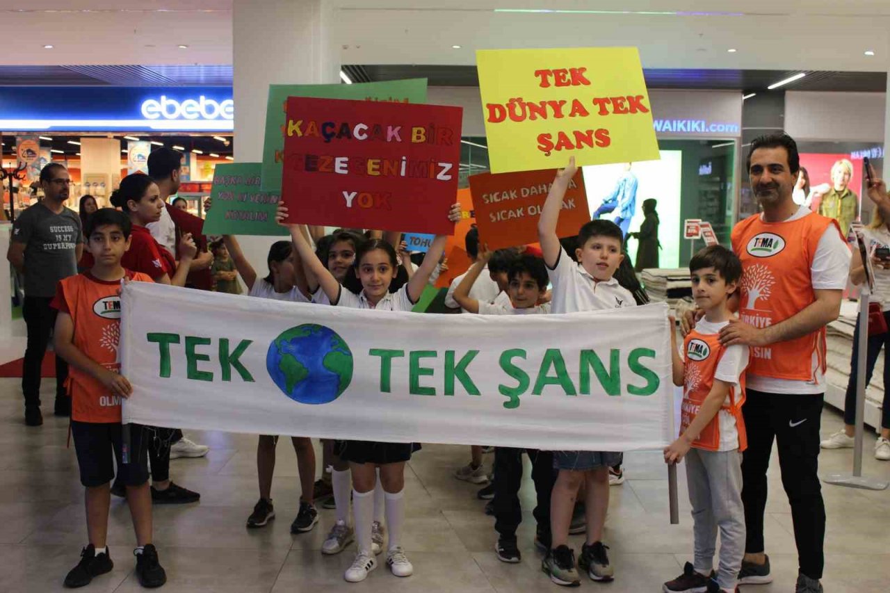 Çevre Haftası’nda minik çocuklardan ‘farkındalık eylemi’