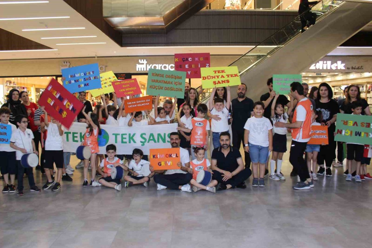 Çevre Haftası’nda minik çocuklardan ‘farkındalık eylemi’