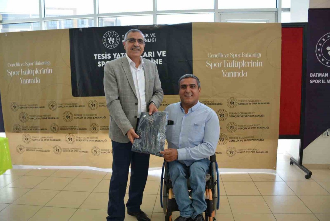 Batman’da 64 kulübe malzeme yardımı