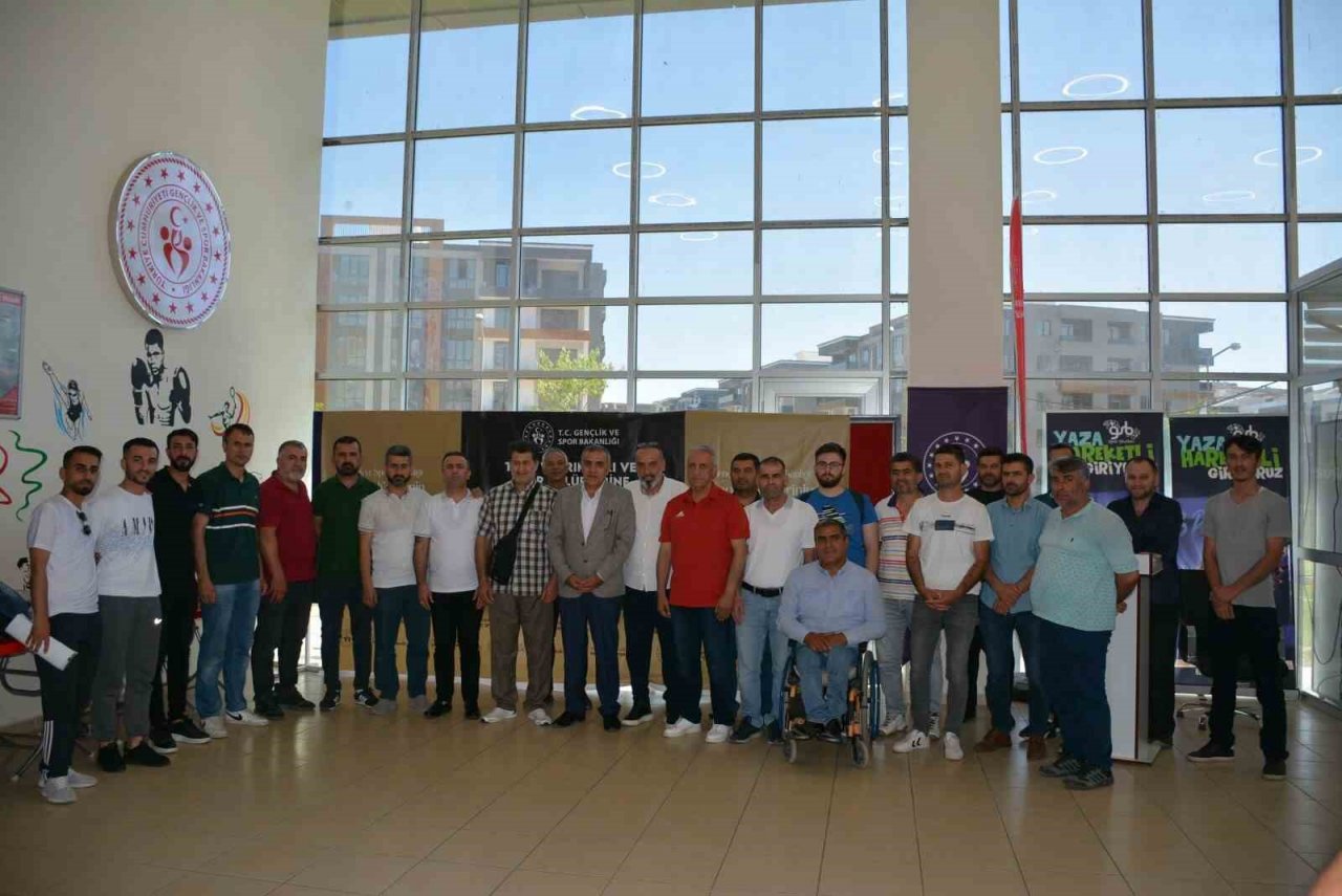 Batman’da 64 kulübe malzeme yardımı