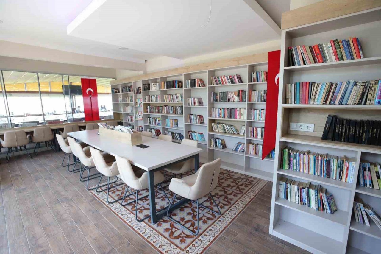 Bayraklı’da kitap kafelerin sayısı artıyor