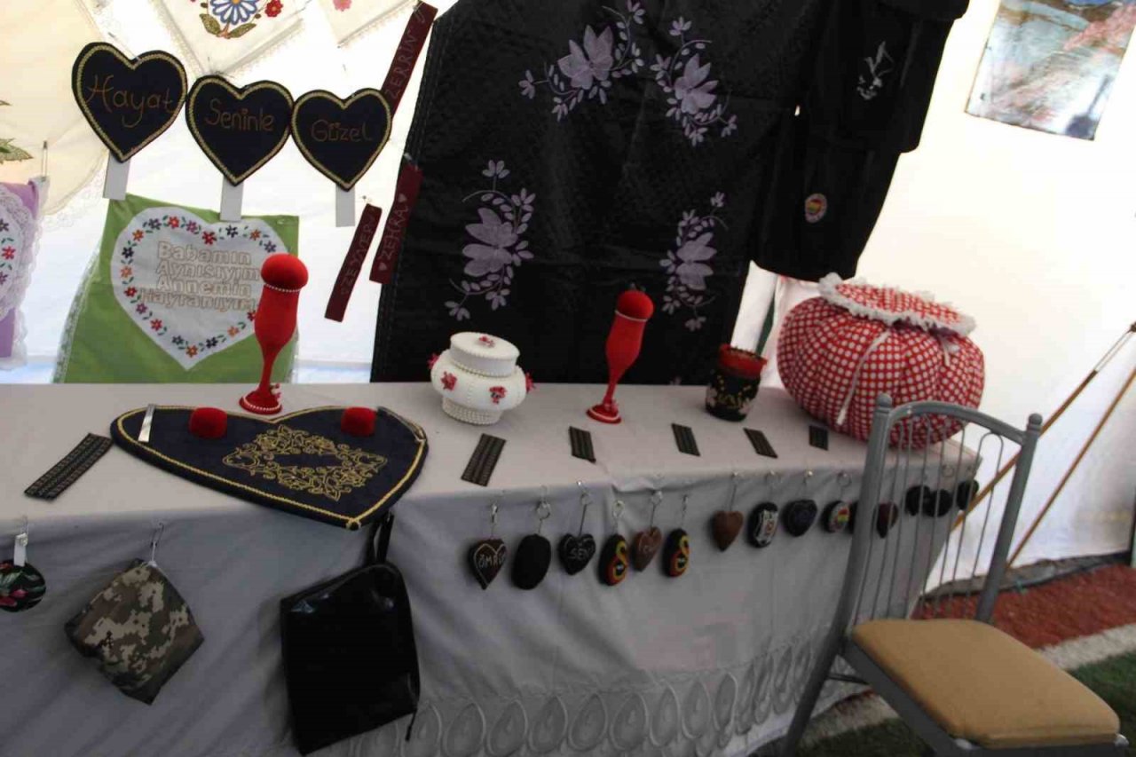 Solhan’da el emeği göz nuru ürünler sergilendi