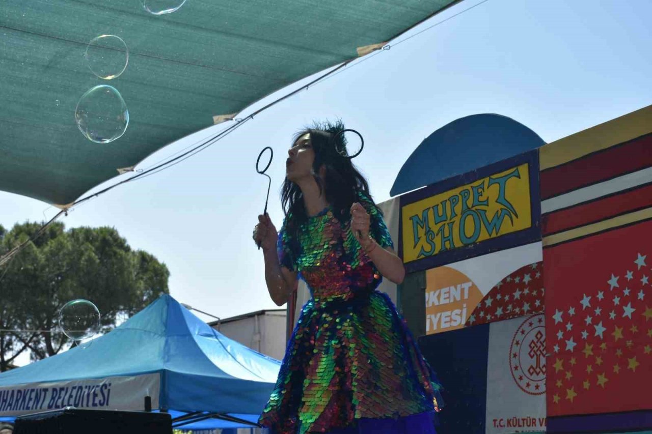 Buharkent’te çocuklar kukla festivalinde eğlendi