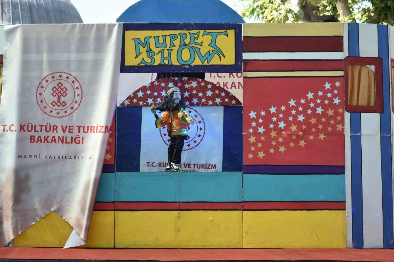 Buharkent’te çocuklar kukla festivalinde eğlendi