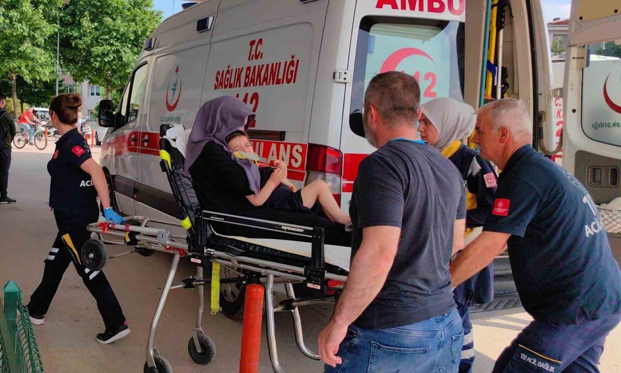 3. kattan düşen çocuk annesinin kucağında hastaneye getirildi