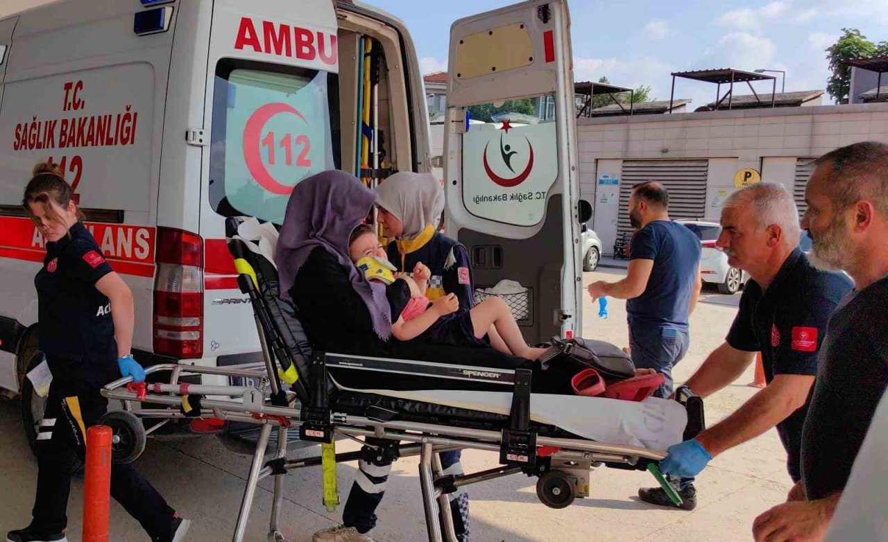 3. kattan düşen çocuk annesinin kucağında hastaneye getirildi