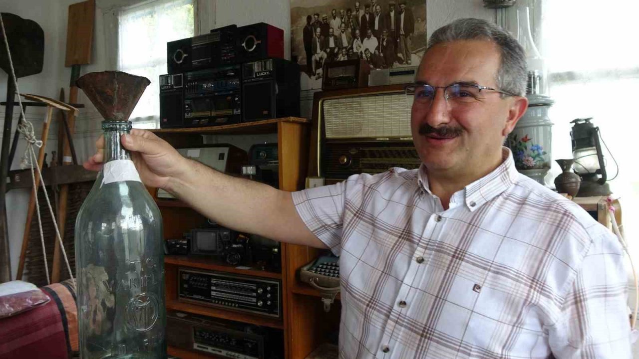 Cami imamı yaklaşık 20 yılda biriktirdiği eşyaları tarihi evinde sergiliyor