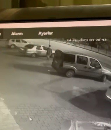 Çaldığı iki araç ile kaza yapan hırsız yakayı ele verdi