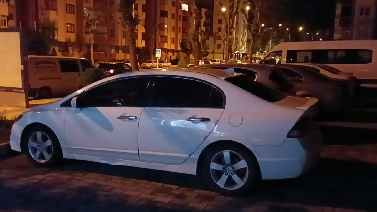 Otomobilin çarptığı kadın hayatını kaybetti