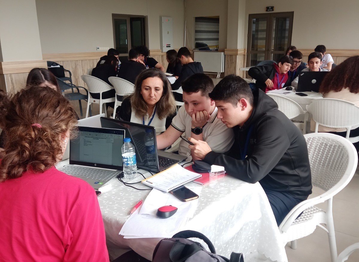 DOSTEK’li öğretmen ve öğrenciler iklim değişikliğine karşı önerilerini sundu