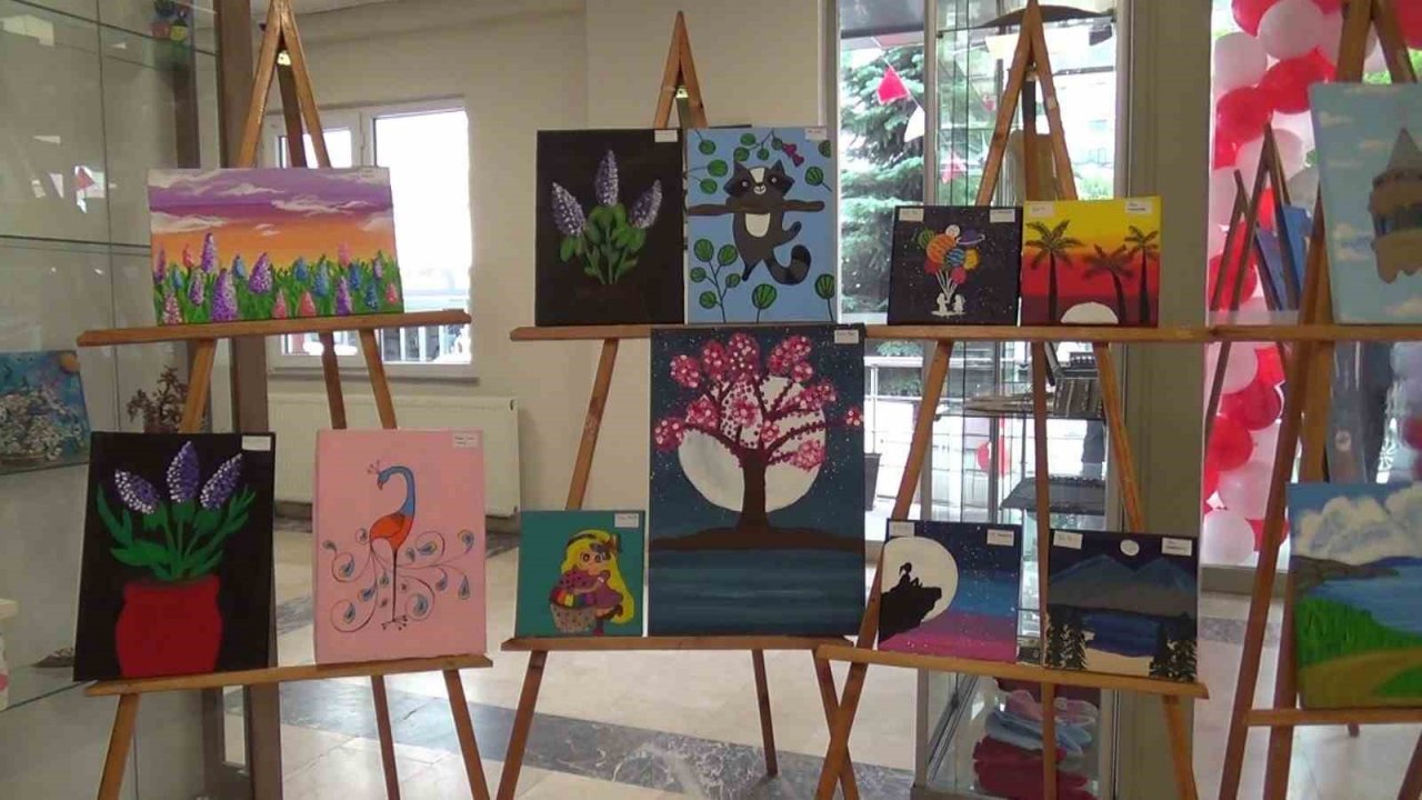 Develi Halk Eğitim Merkezi’nde sezon sonu sergisi açıldı