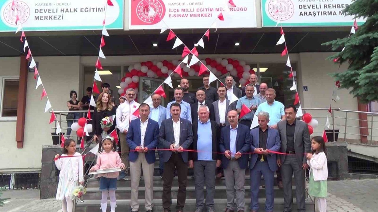 Develi Halk Eğitim Merkezi’nde sezon sonu sergisi açıldı