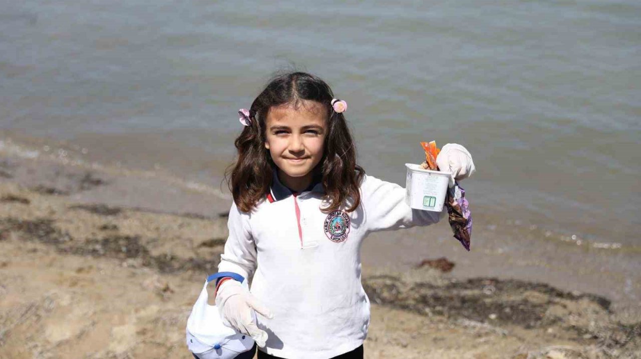 Didimli miniklerden çöp ve atık toplama etkinliği